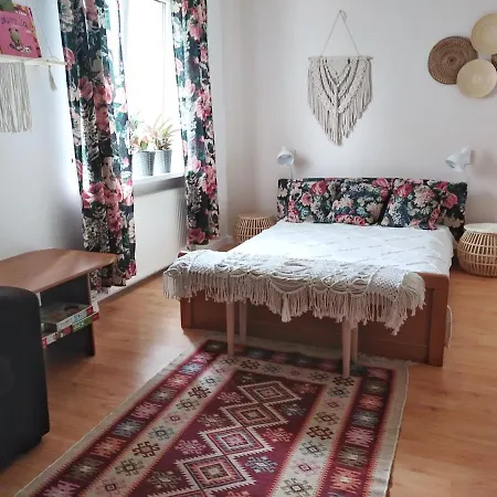 Skalskiego 7 *